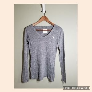 Abercrombie and Fitch gray v neck long sleeve sz S